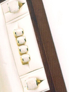 Oyster New Mop Stud Set Gold